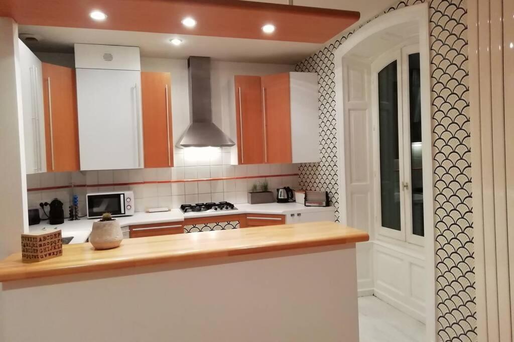 Tulle : Bel Appartement Lumineux En Centre Ville Екстериор снимка