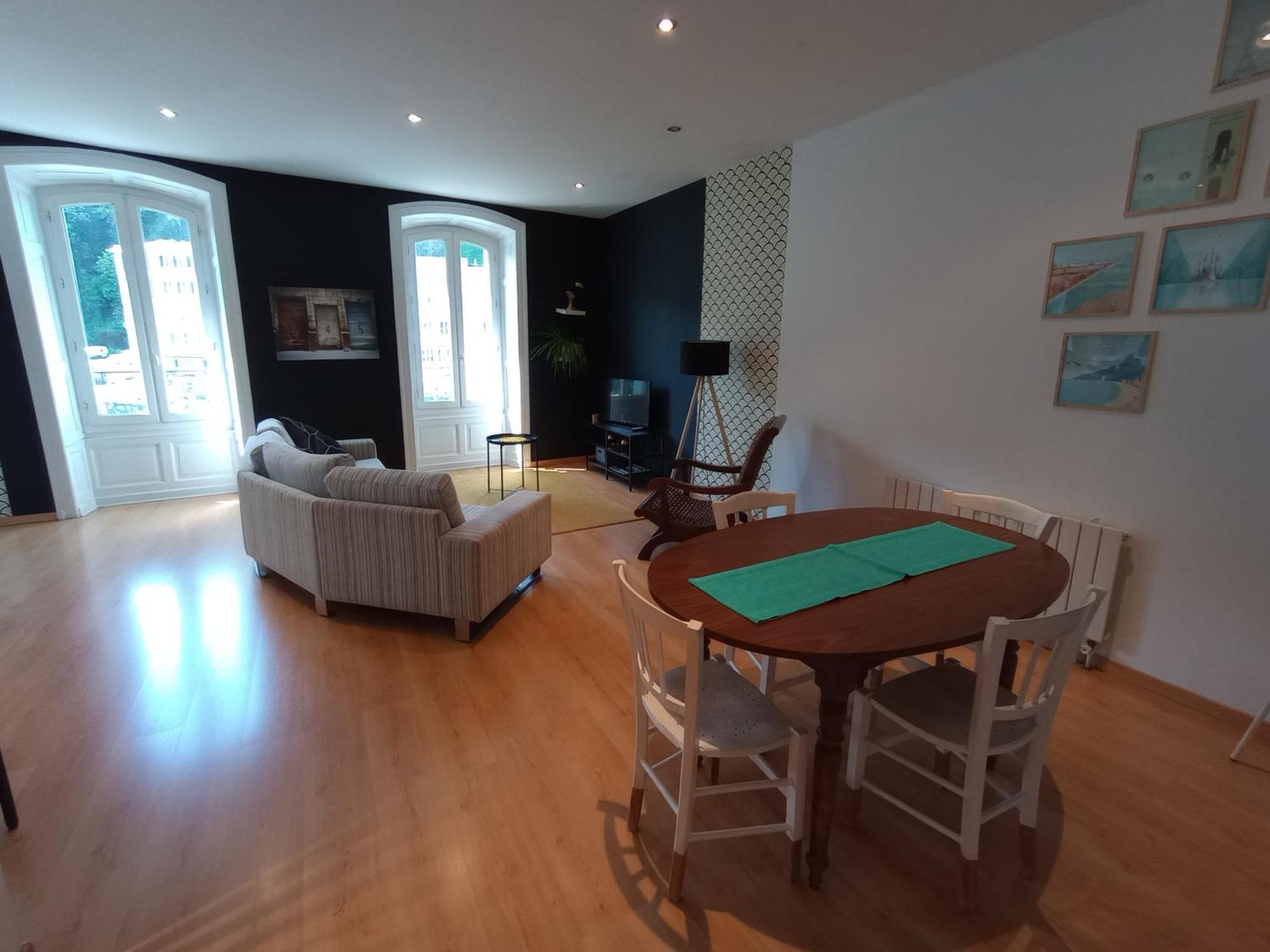 Tulle : Bel Appartement Lumineux En Centre Ville Екстериор снимка