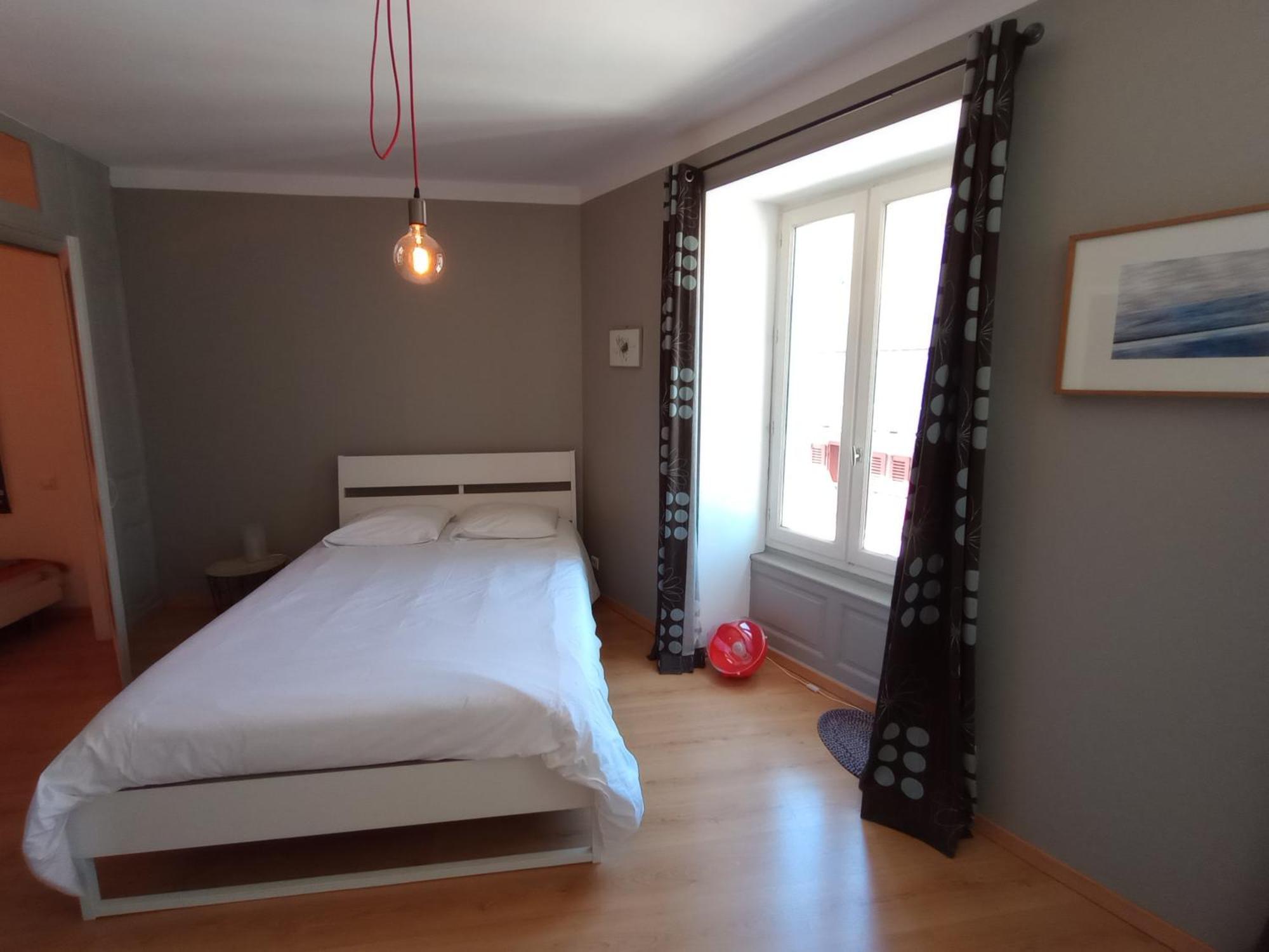 Tulle : Bel Appartement Lumineux En Centre Ville Екстериор снимка